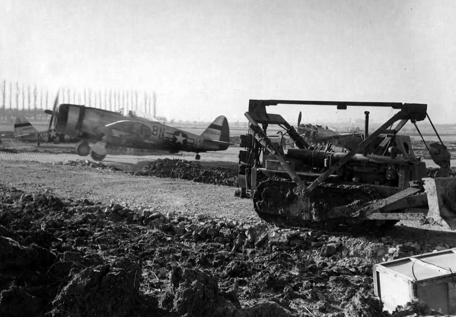 P-47D Thunderbolt 42-26664 „Snuffy II” of the 405th FS, 371st FG 8N-P 1944