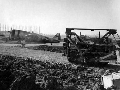 P-47D Thunderbolt 42-26664 „Snuffy II” of the 405th FS, 371st FG 8N-P 1944