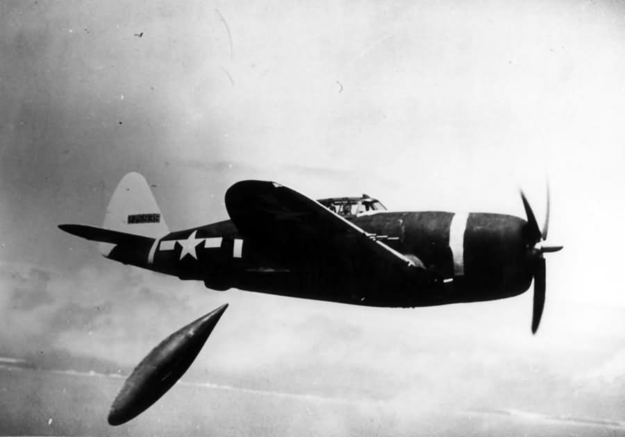 P-47 Thunderbolt 42-75939 „My Jeanne” of the 348th Fighter Group releases a fuel tank during a test flight – February 1944
