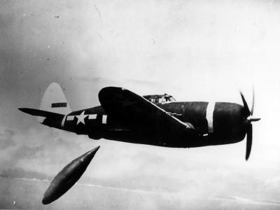 P-47 Thunderbolt 42-75939 „My Jeanne” of the 348th Fighter Group releases a fuel tank during a test flight – February 1944
