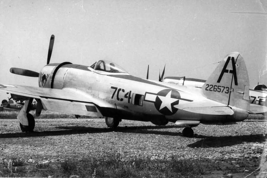 P-47 Thunderbolt code 7C4, serial 42-26573 of the 324th Fighter Group – Cerignola Italy