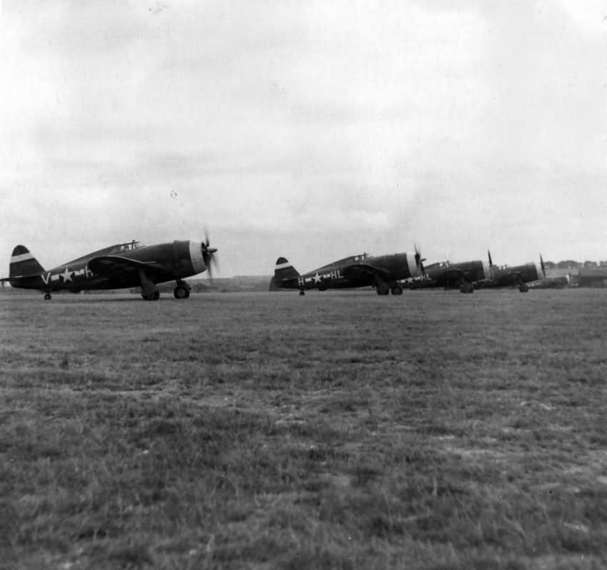 P-47 Thunderbolts HL-H and HL-V of the 83rd FS, 78th FG prepare for take off at Duxford 13 August 1943