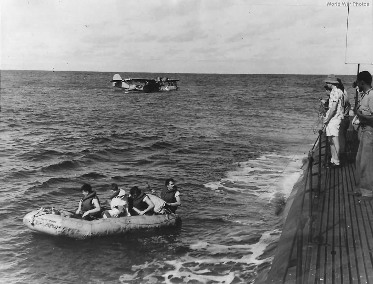 Catalina picks up sick sailor from submarine at sea 1943