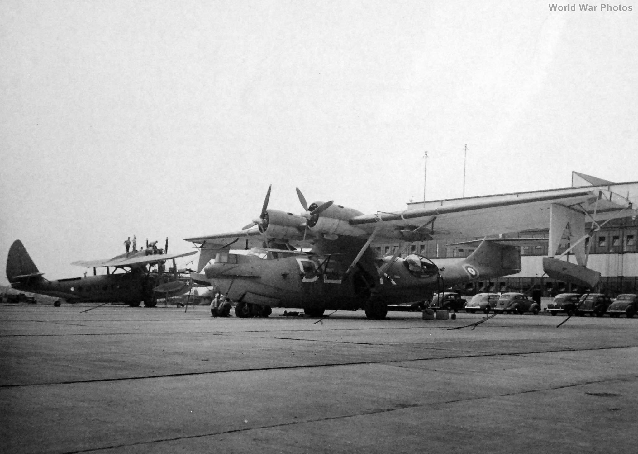 JRS-1 and Canadian Canso A DE-K at NAS Squantum 25 July 1942