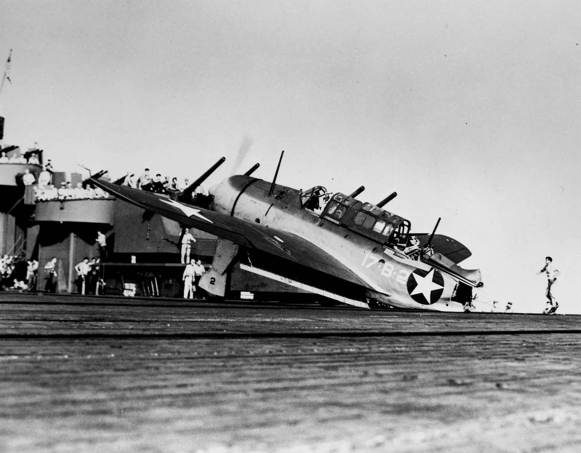 Curtiss SB2C-1 coded 17-B-2 of VB-17 crashed during recovery aboard the carrier USS Bunker Hill (CV-17), Caribbean on 19 July 1943