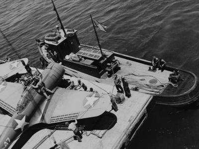 Unloading SBD to barge