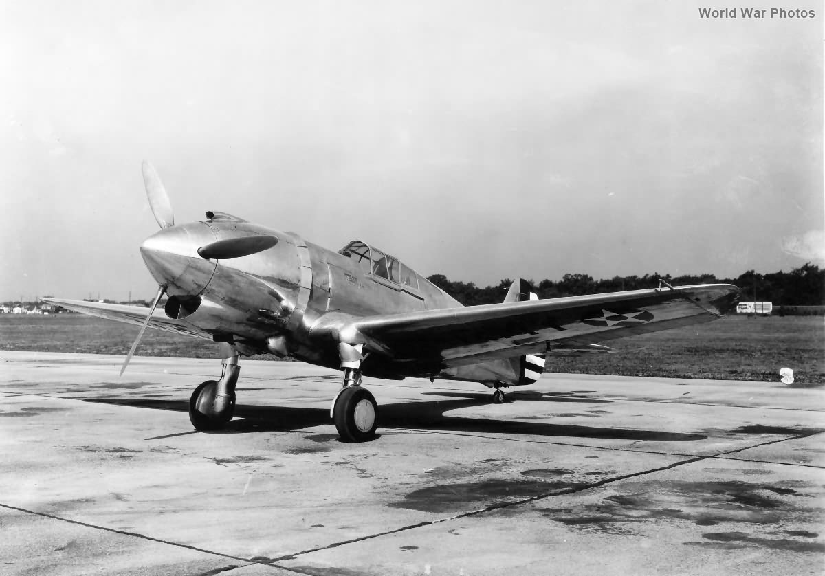 Curtiss XP-42 front view
