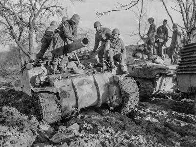 M12 from 737th Tank Battalion, 5th ID Berdorf Luxembourg 9 February 1945