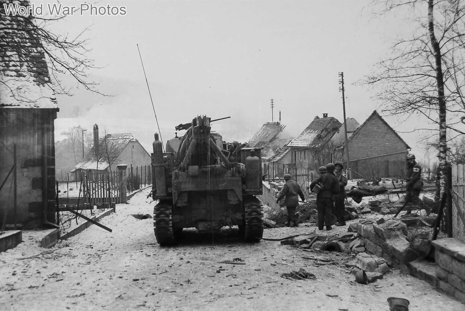 M31 of the 781st Tank Battalion and 70th ID troops in Wingens, 7 January 1945