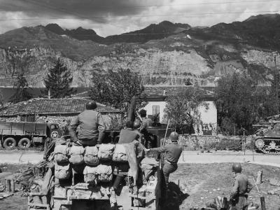 10th Mountain Division M7 Priest Firing Near Lake Garda Italy 1945