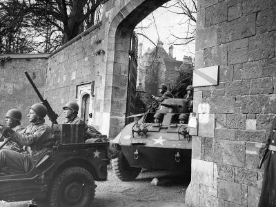 MB GPW Jeep And M8 Armored Car Leave Castle For Invasion Training 1944