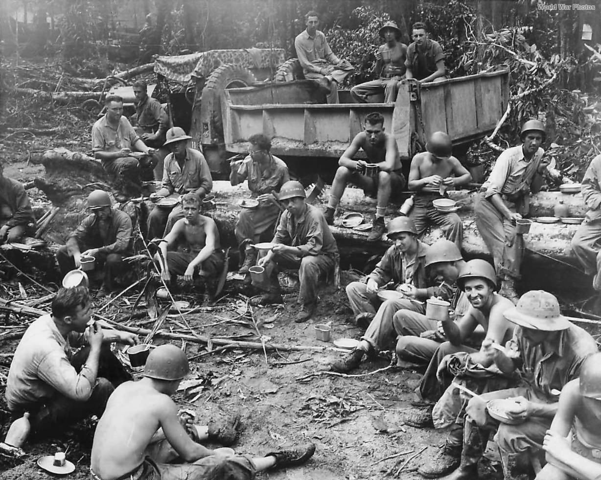 Marines of the 19th Engineers and Navy Seabees break for chow