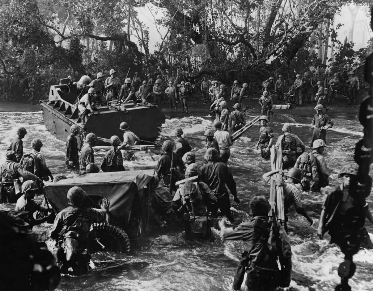 1st Division Marines unload Jeep during Cape Gloucester landing