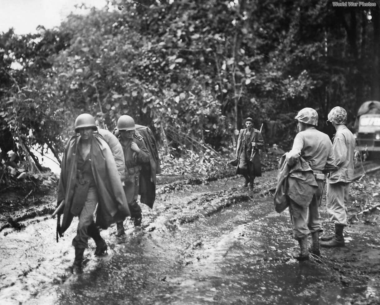 Marines make their way to the front lines during battle for Japanese airfield at Talasea