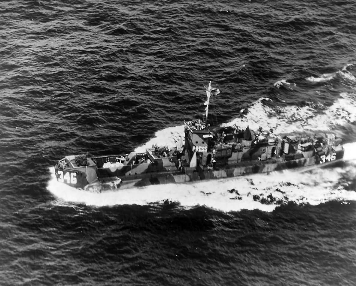 Press boat USS LCI(L)-346 headed to invasion of Iwo Jima
