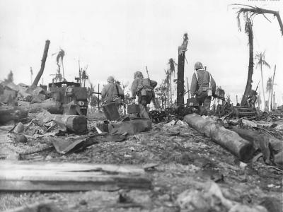 4th Marine Division Machine Gun crew advancing on Namur