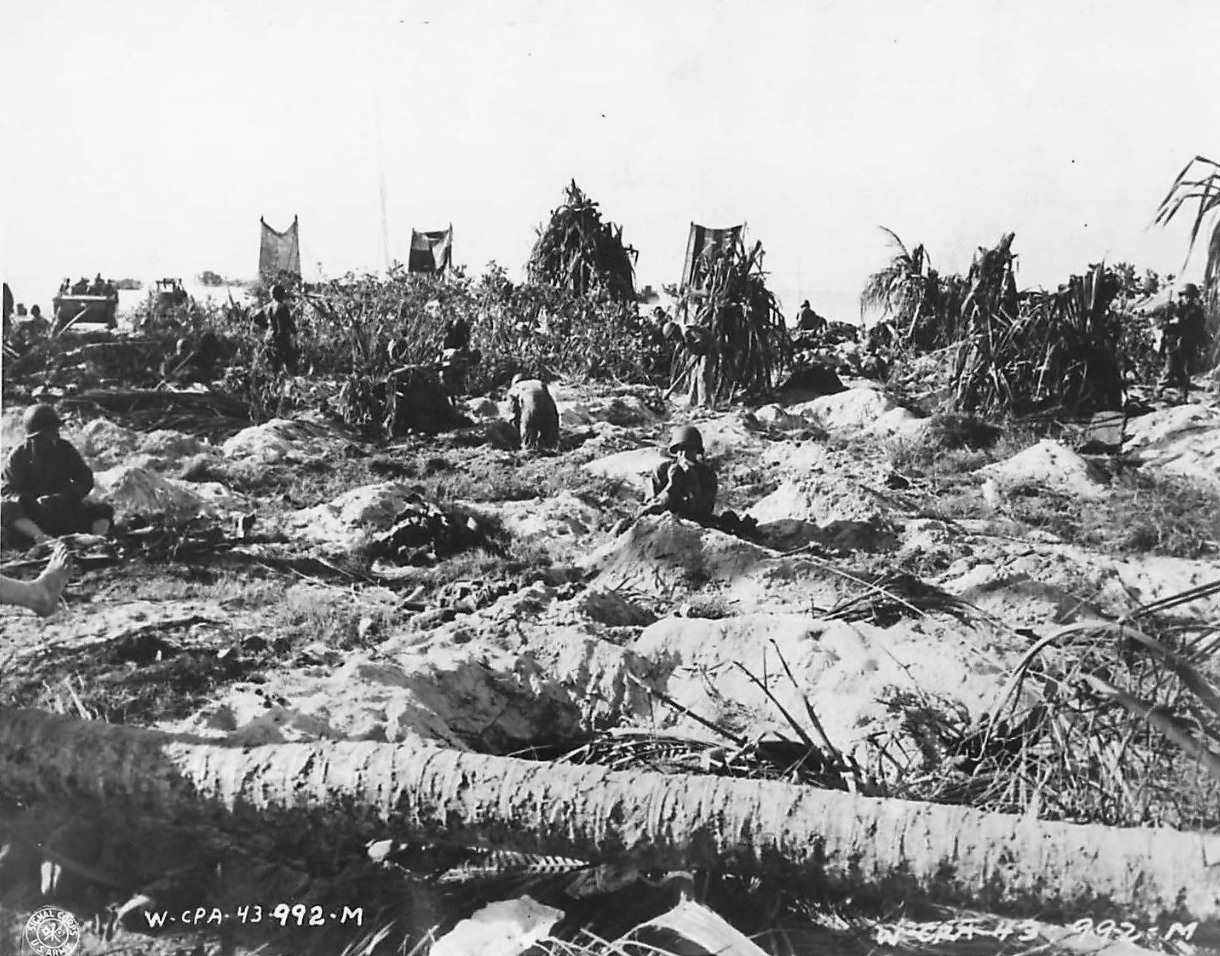 27th Division troops digging foxholes on Butaritari