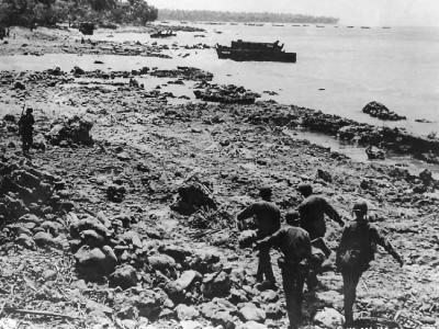 Medics carry wounded 165th Infantry soldier on Makin