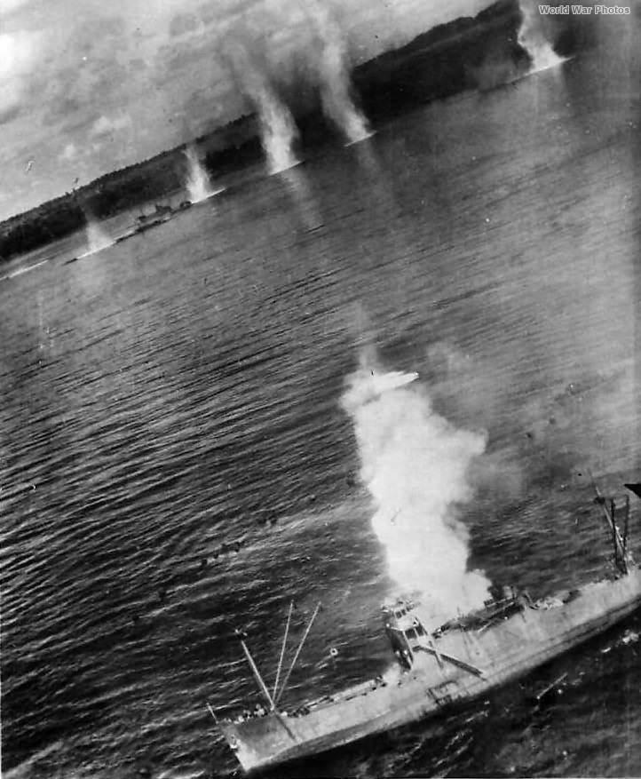 USAAF bombing of Japanese ships in Hansa Bay New Guinea 1943