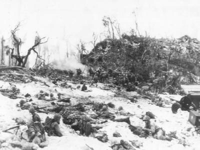 1st Division Marine Advance Under Fire