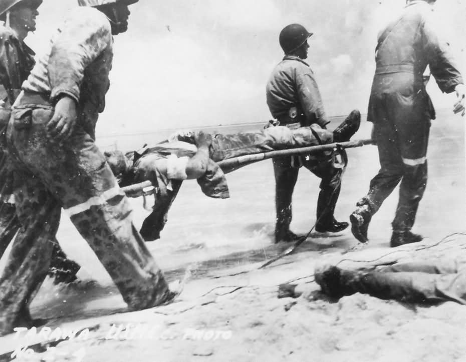 Marines Move Wounded Tarawa 1943