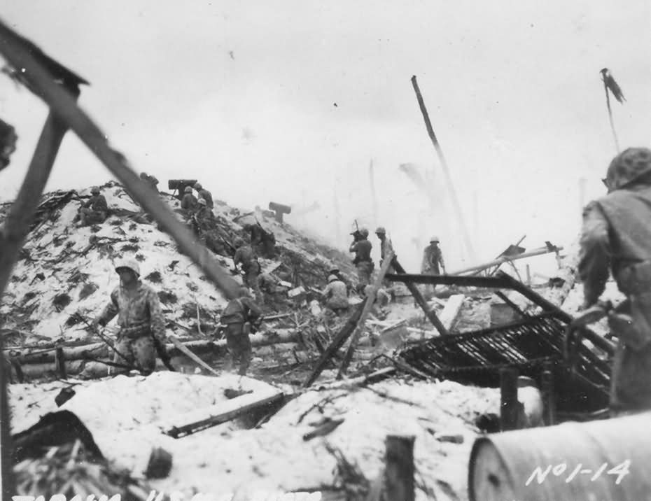 US Marines in action Battle of Tarawa 1943