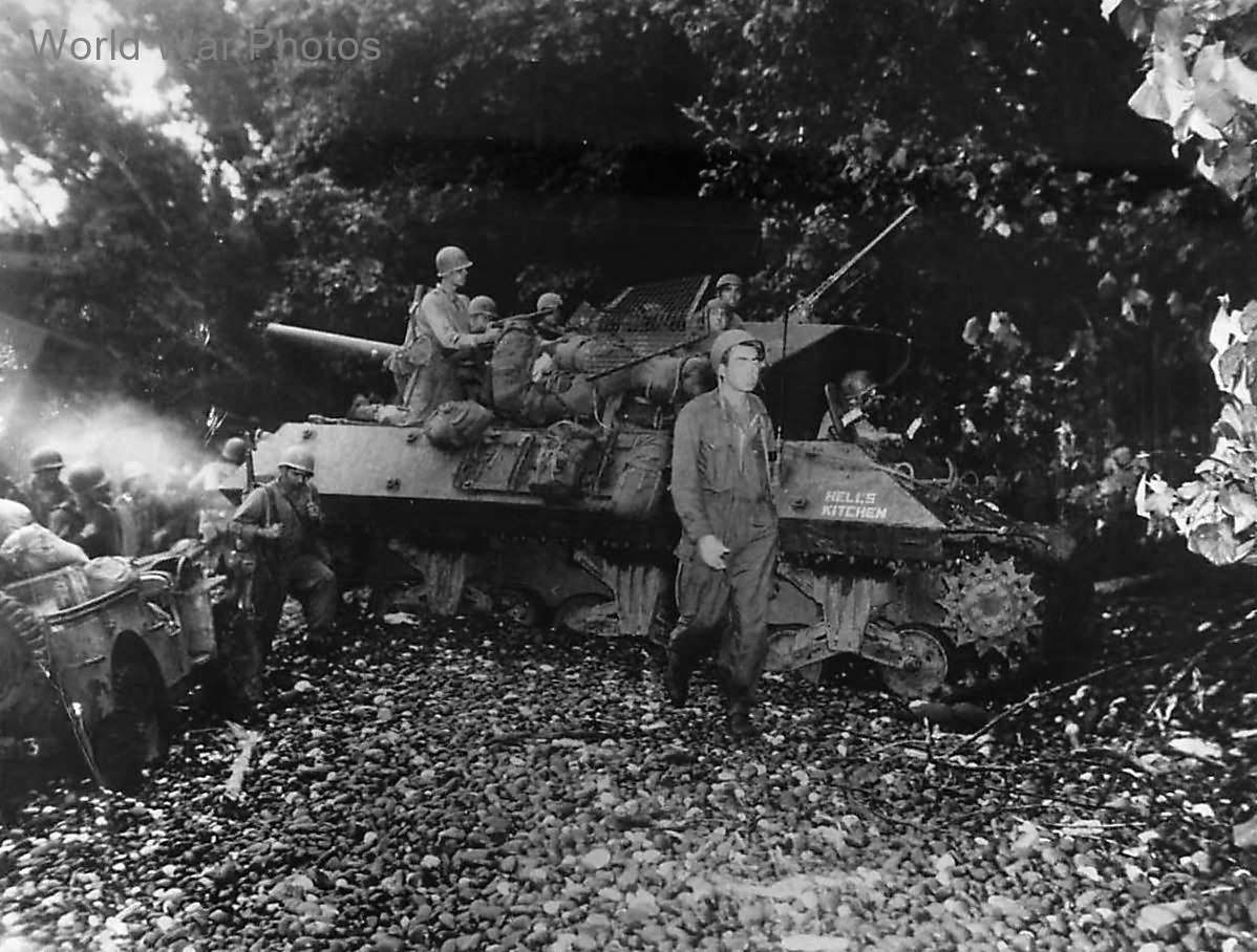 32nd Division M10 named „Hells Kitchen” on beach at Saidor Dutch New Guinea 1944