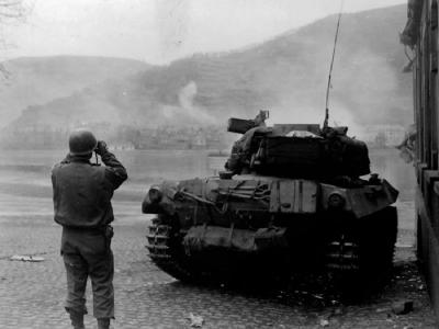 M18 of the 602nd Tank Destroyer Battalion at Rhine 26 March 1945
