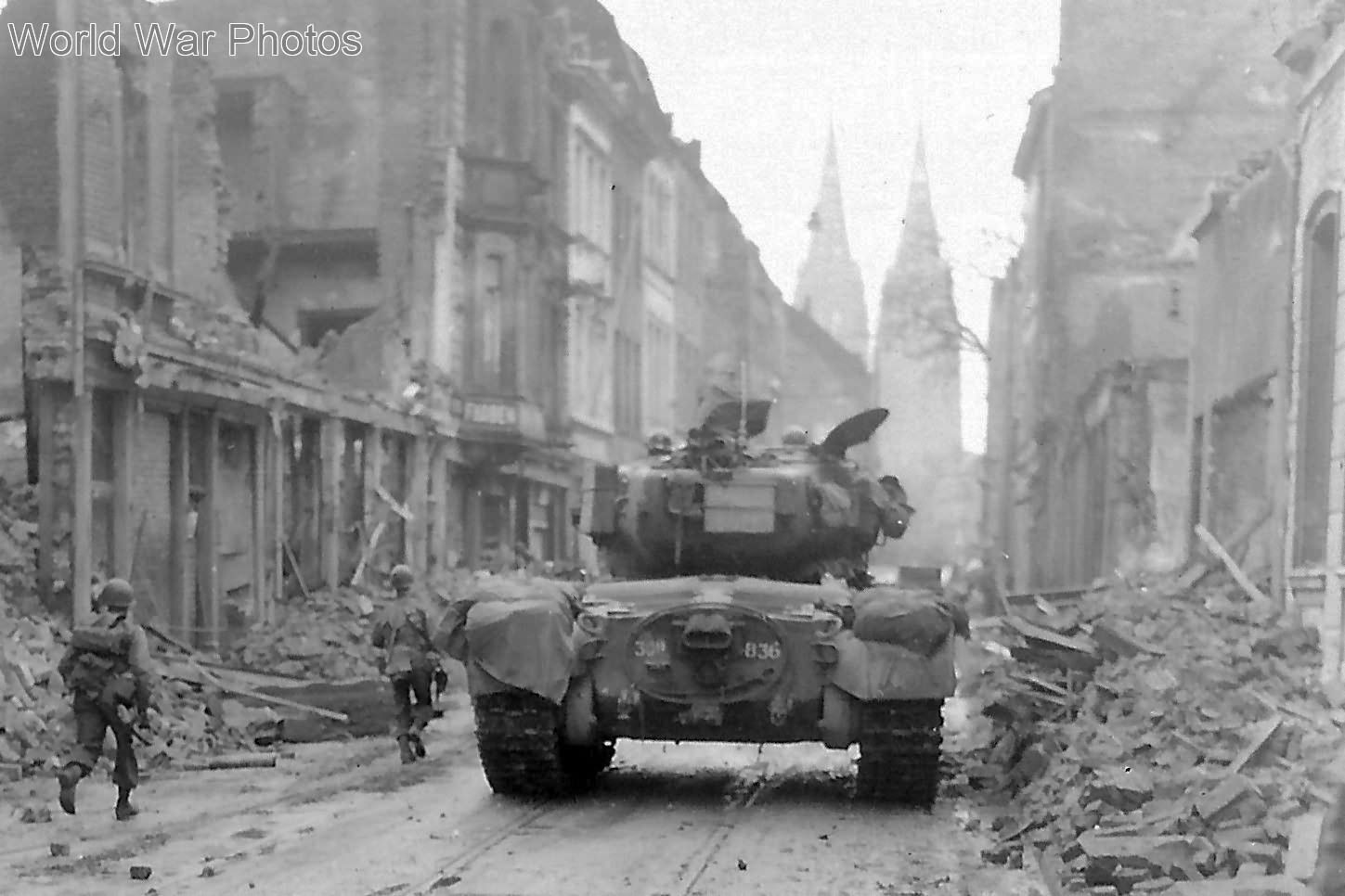 M26_Pershing_3AD_in_action_Cologne_6mar1945.jpg