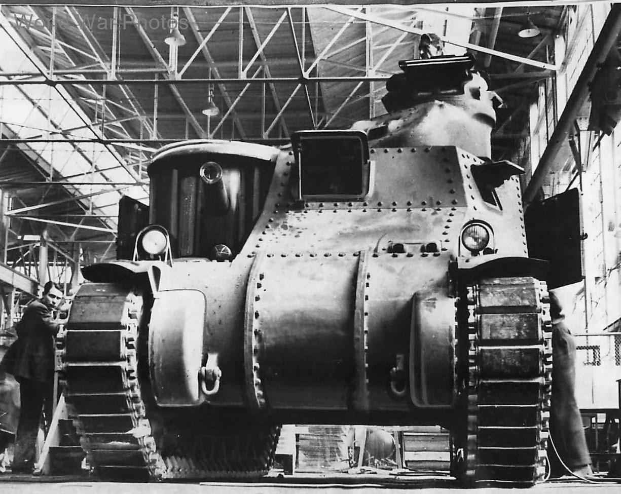 M3 Lee on production line at Chrysler Plant