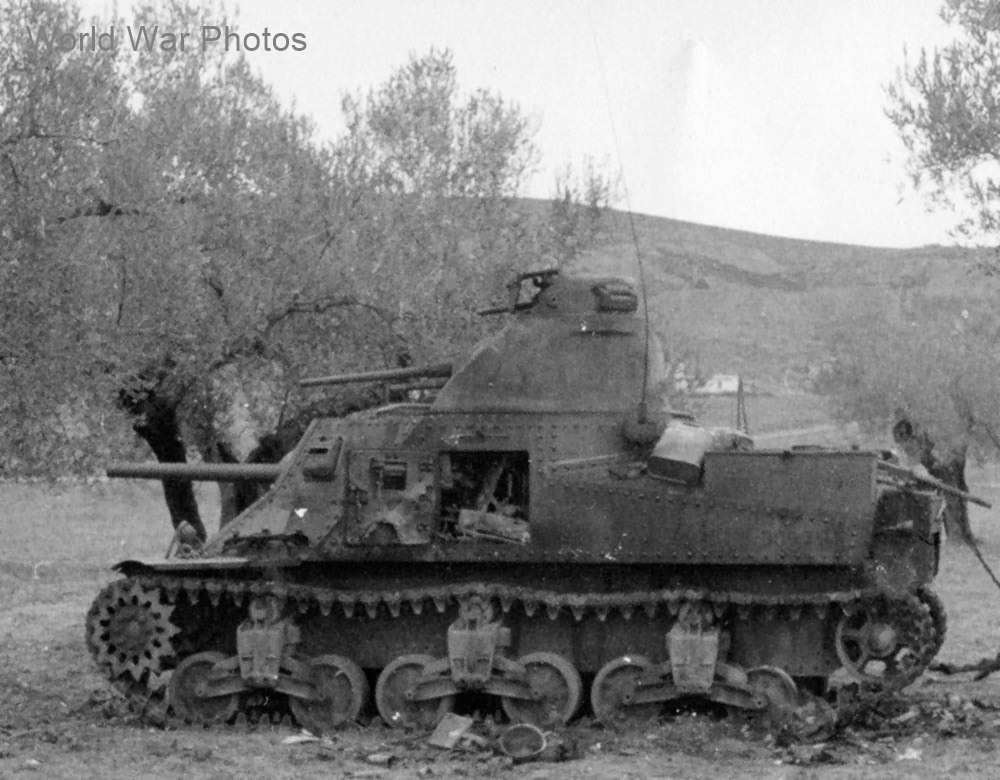 Destroyed U.S. M3 Lee, North Africa 1942/43