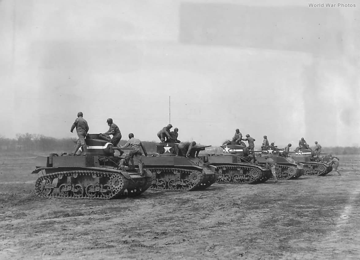 14th AD crews training in M3 and M5 at Camp Chaffee 1943