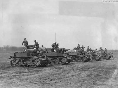 14th AD crews training in M3 and M5 at Camp Chaffee 1943