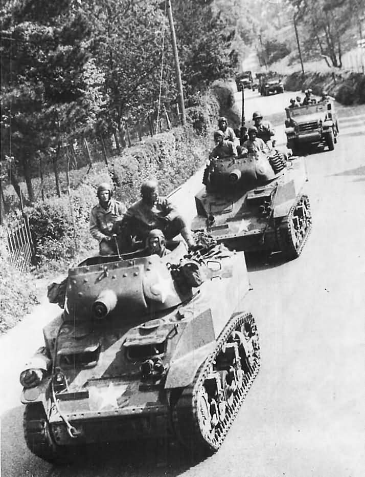 US 75mm Howitzer Motor Carriage M8 Scott On Road In England 1944