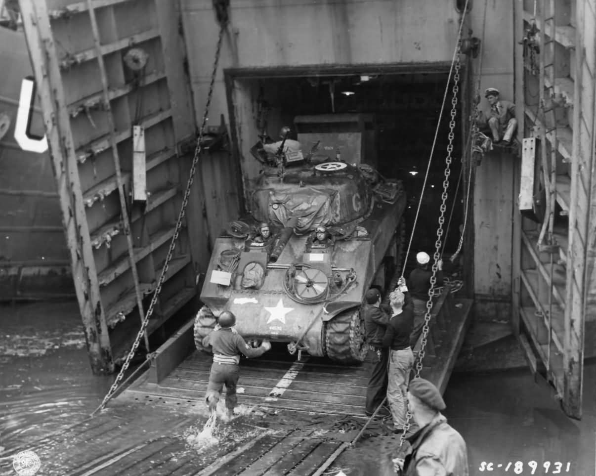 Troops Unload M4 Sherman tank on DDays Omaha Beach 1944 World War Photos