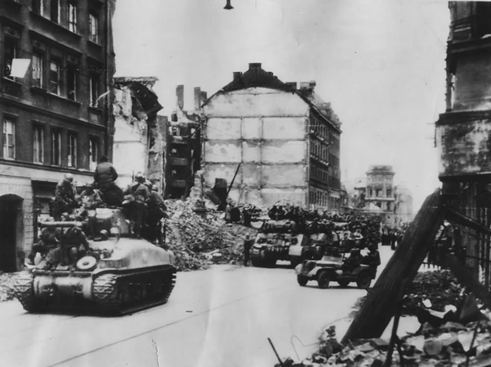 US Army M4 Sherman Tanks Munchen Lowenbraukeller Dachauer Strasse 1945