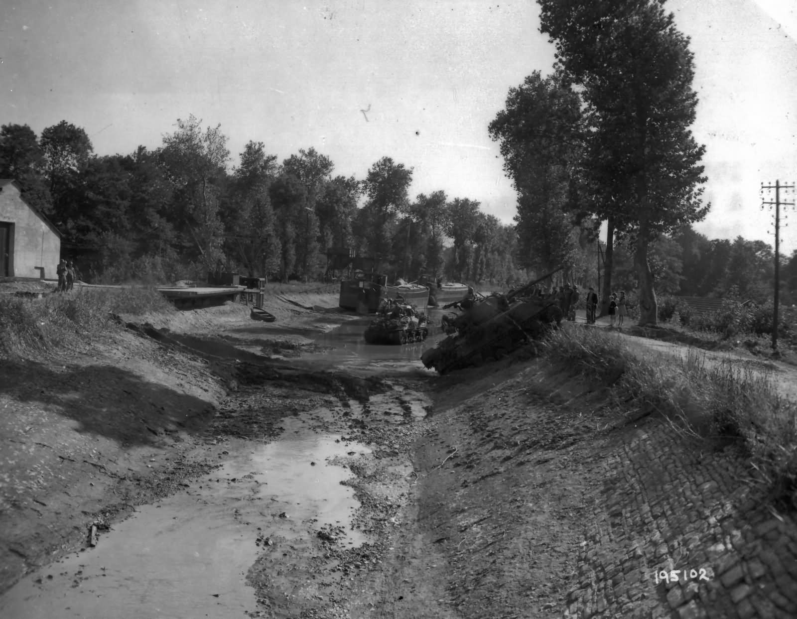 4th Armored Division M4A3(76)W Sherman Cross French National Canal Bayonne France 1944