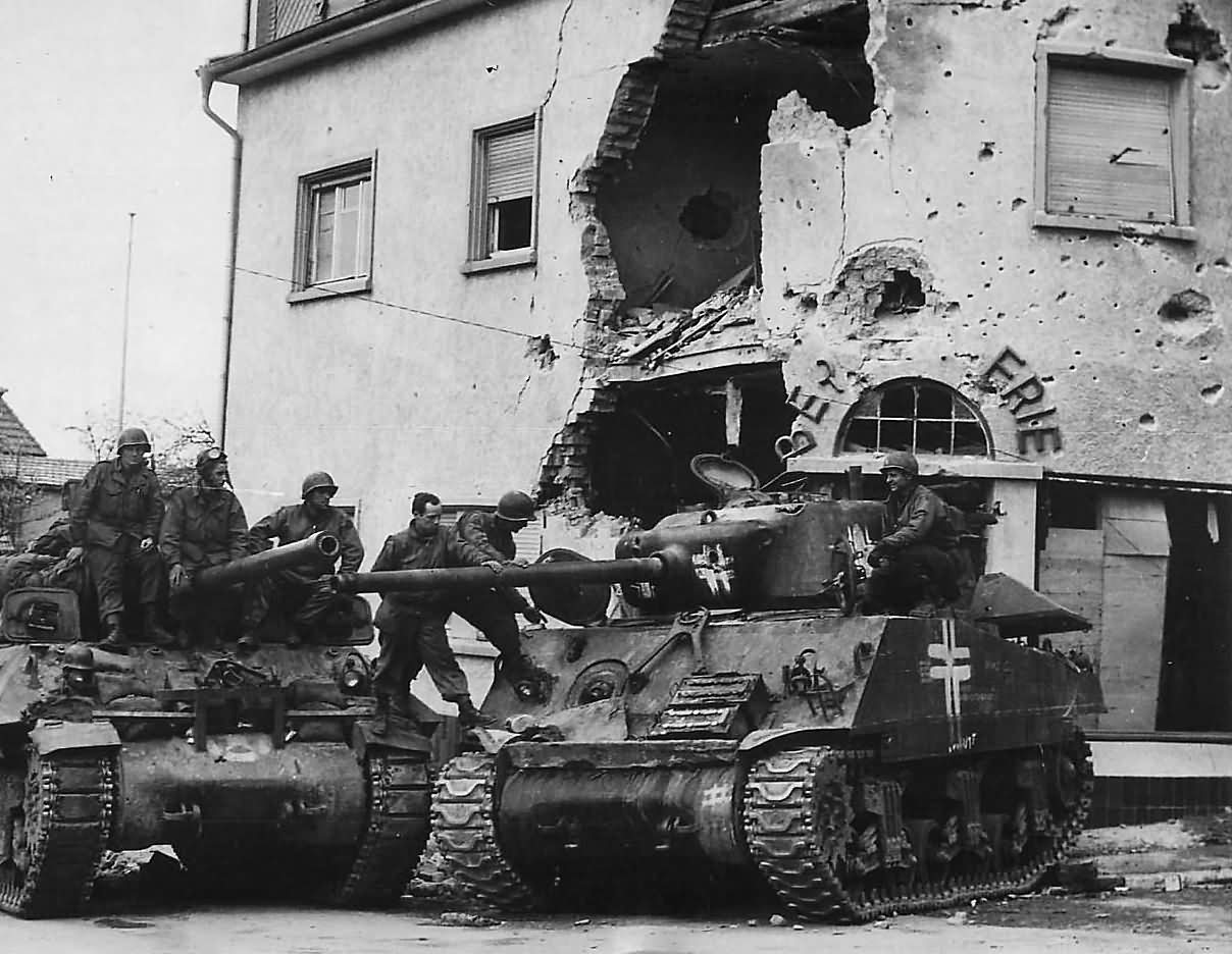 M36 Tank Destroyer Recaptures M4A3(76) from Germans in Aschaffenburg 1945