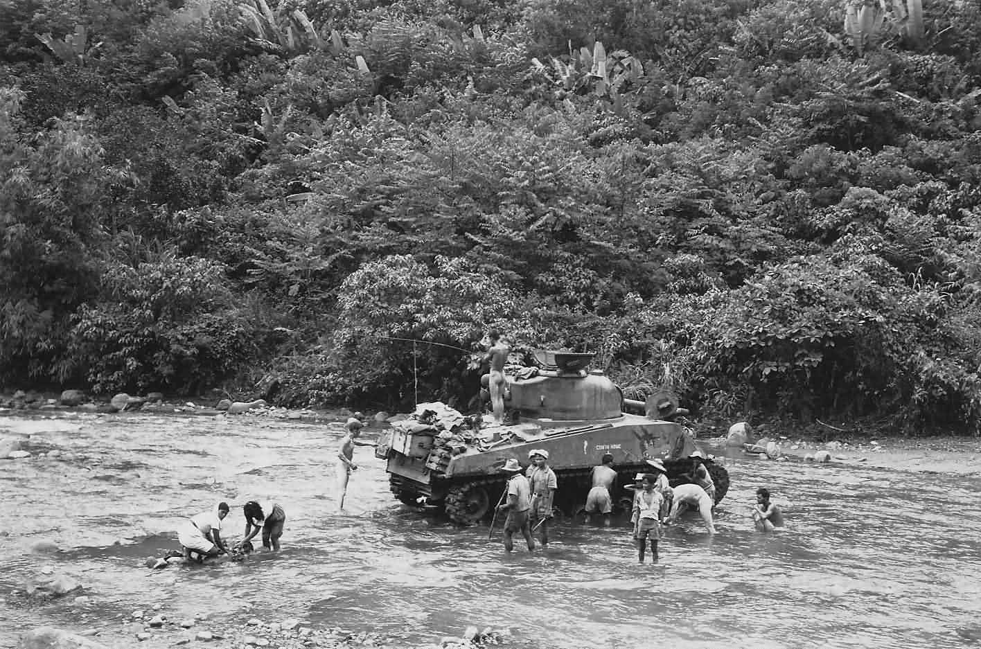 M4 Sherman named „Com’in Home” US Army 40th Inf GI’s bathe Negros