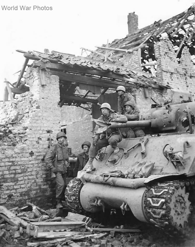 1st Army tank’s gun wrecked by Nazi shell in Lucherberg 1944