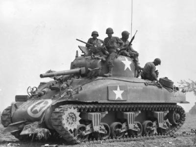 M4A1 named „Battling Bitch” of the 7th AD France 1944