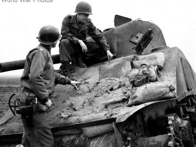 M4 Sherman hit ny panzerfaust