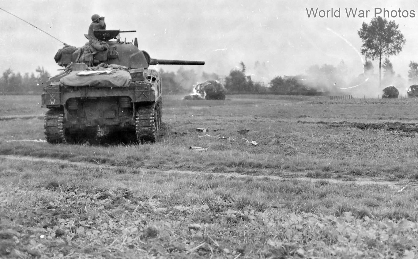 Sherman of the 2nd Armored Division („Hell on Wheels”) fires on Nieuwstadt Holland 29 September 1944