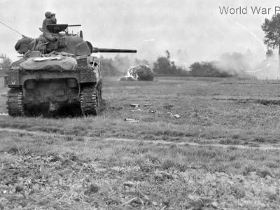 Sherman of the 2nd Armored Division („Hell on Wheels”) fires on Nieuwstadt Holland 29 September 1944