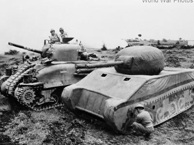 M4A1 and dummy M4