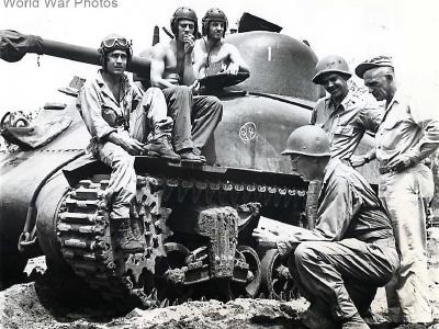 Tribune artist Gary Sheahan sketches M4A1 tank crew in New Guinea 1944