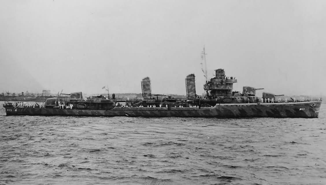 Destroyer USS Murphy DD-603 in camouflage