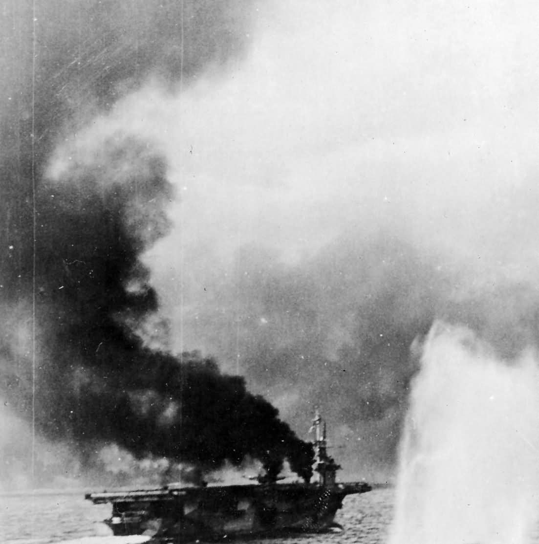 Japanese salvo hits near US Carrier Battle of Leyte Gulf 1944