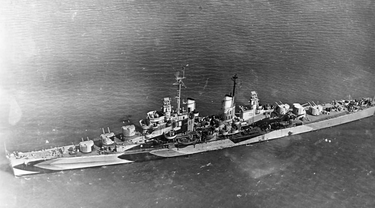 USS Flint (CL97) US Navy Light Cruiser in camouflage World War Photos