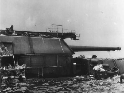 Divers work around turret of USS Arizona at Pearl Harbor